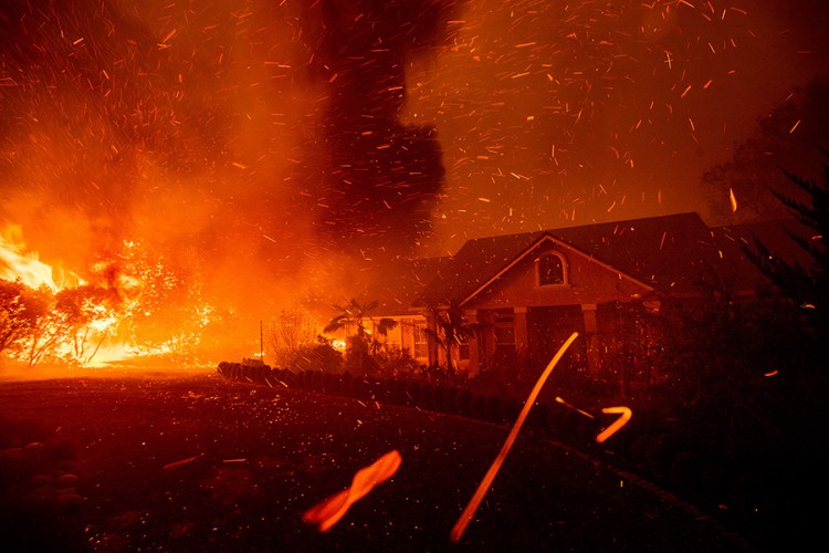 Zbog požara u Kaliforniji evakuisano 157.000 ljudi