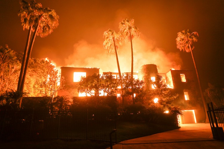 Najmanje devet osoba stradalo u požarima u Kaliforniji