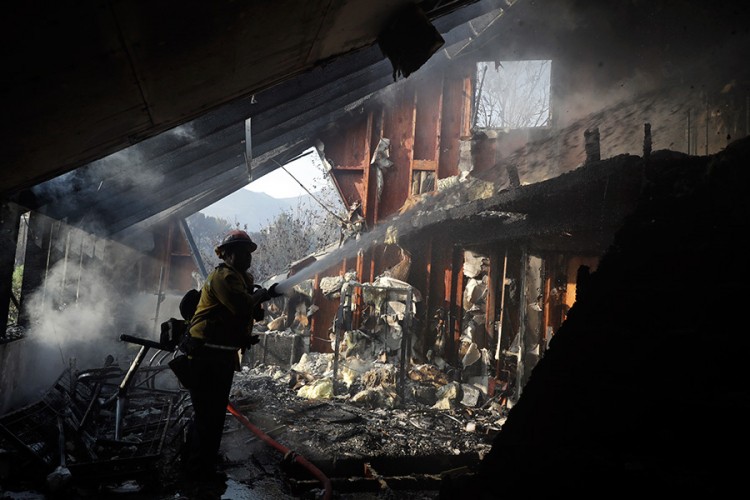 Najmanje 29 ljudi poginulo u požarima u Kaliforniji