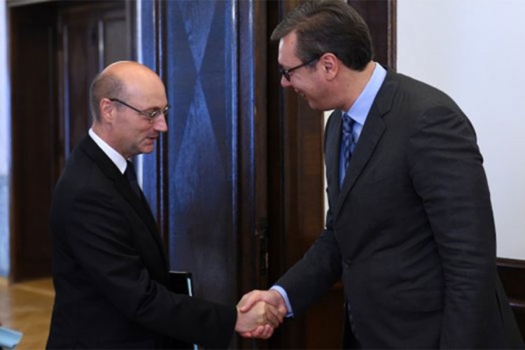Vučić: Hvala ambasadoru, Srbija će na veličanstven način dočekati Makrona