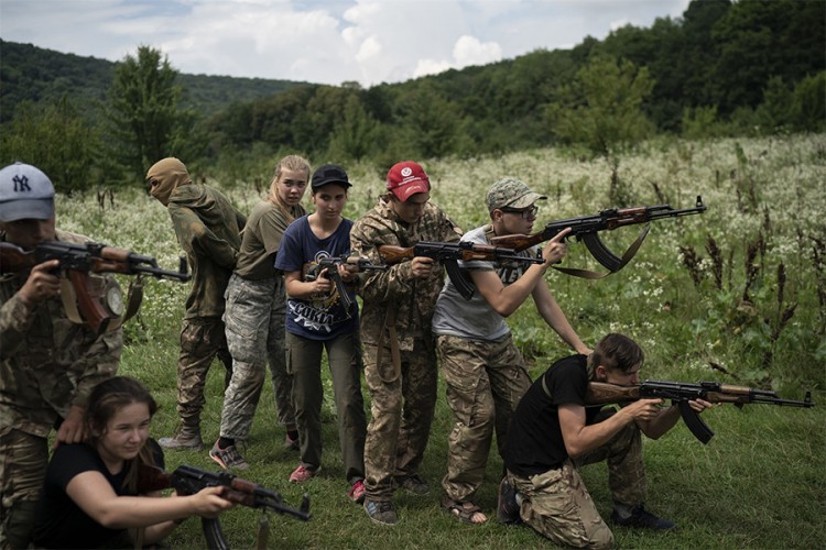 U ukrajinskom kampu uče osmogodišnjake da "ubijaju Ruse"