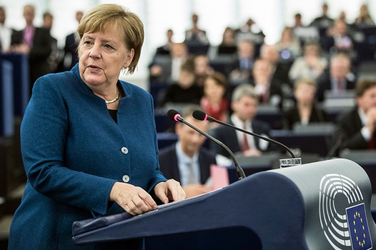 Merkelova: Stvoriti evropski Savjet bezbjednosti i zajedničku vojsku
