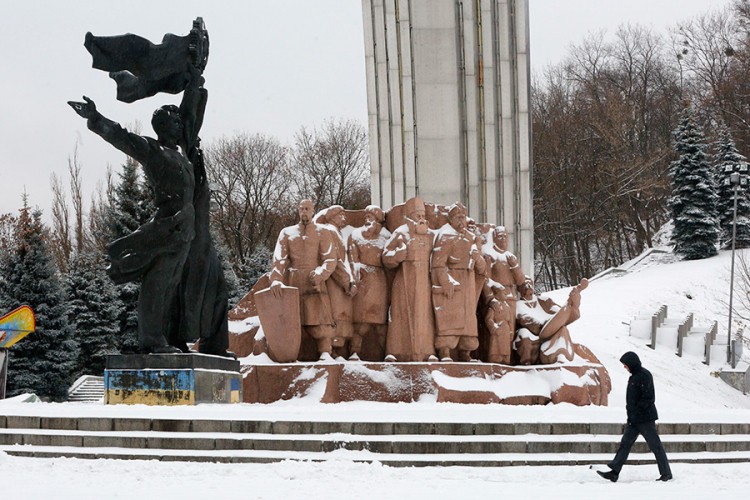Snijeg paralisao Kijev, od jutros 300 udesa