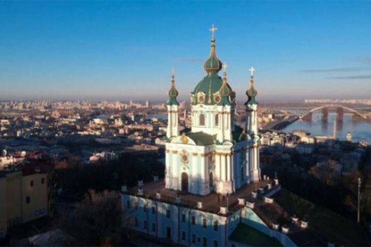 Napad molotovljevim koktelima na crkvu u Kijevu
