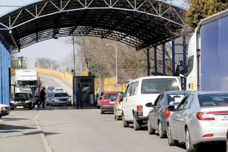 Pojačan intenzitet saobraćaja na granici sa Hrvatskom