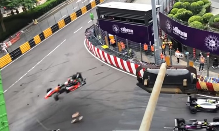 Stravična nesreća na trci Formule 3
