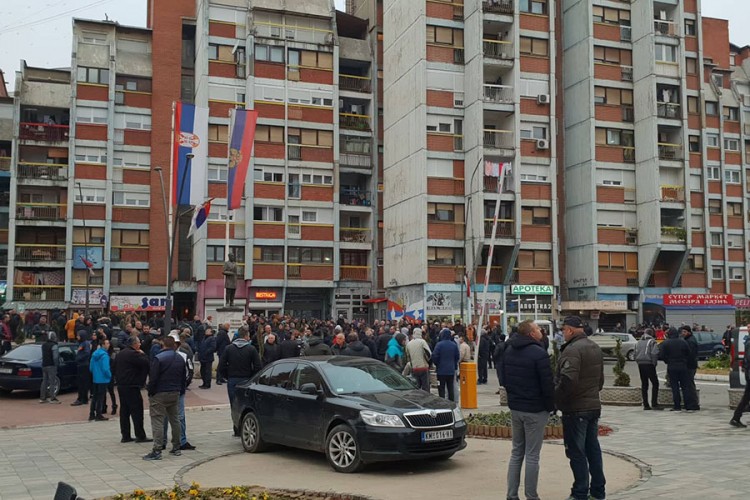 Kosovska policija uhapsila četvoricu Srba, čuli se pucnji i sirene
