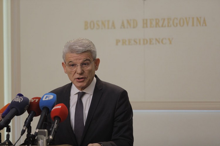 Džaferović: Dodik povrijedio Zakon o zastavi BiH
