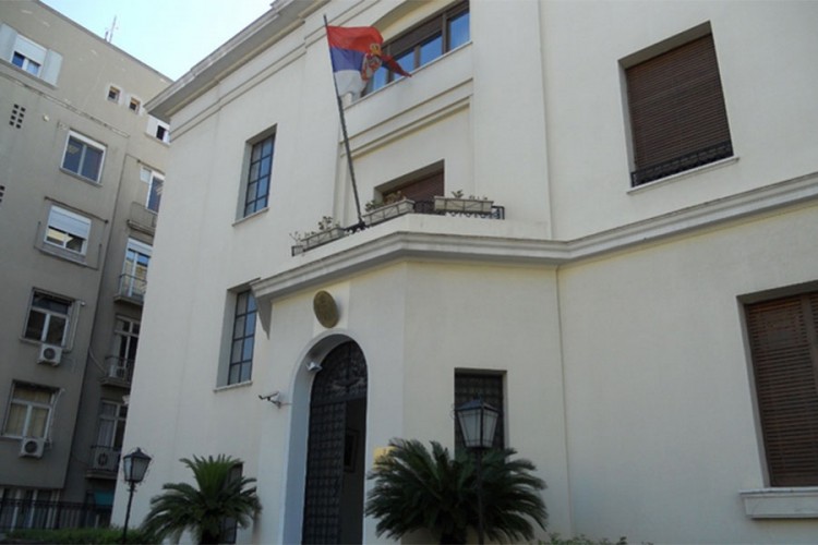 Muškarac naoružan nožem upao u Ambasadu Srbije u Atini