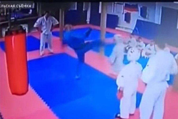 U Rusiji dječak pogriješio, trener ga udario nogom u glavu