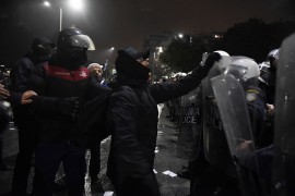 Suzavcem i vodenim topovima na demonstrante u Solunu