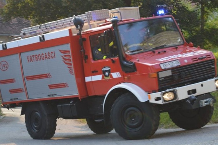 Požar u Velikoj Kladuši, povrijeđeni policajci i migrant