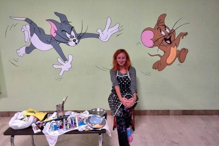 Akademska slikarka muralima uljepšala zidove Dječje klinike UKC-a Tuzla