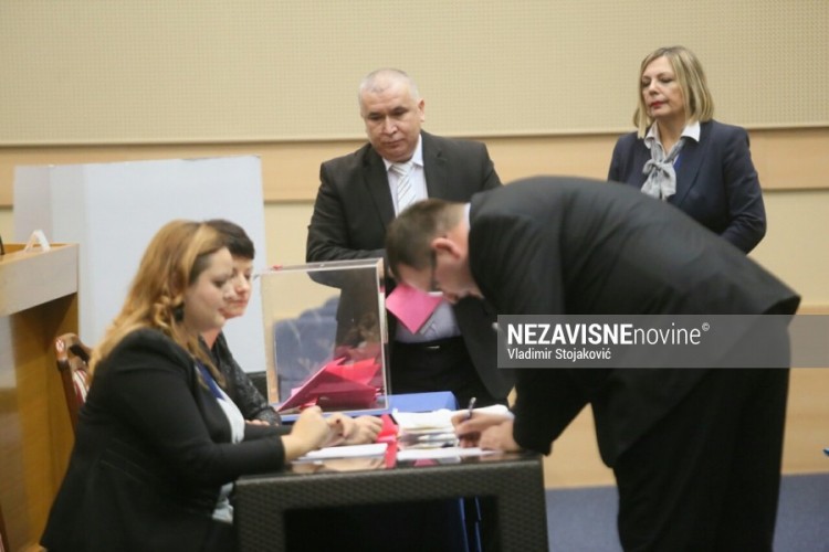 Poslanici tajnim glasanjem biraju delegate za Dom naroda BiH