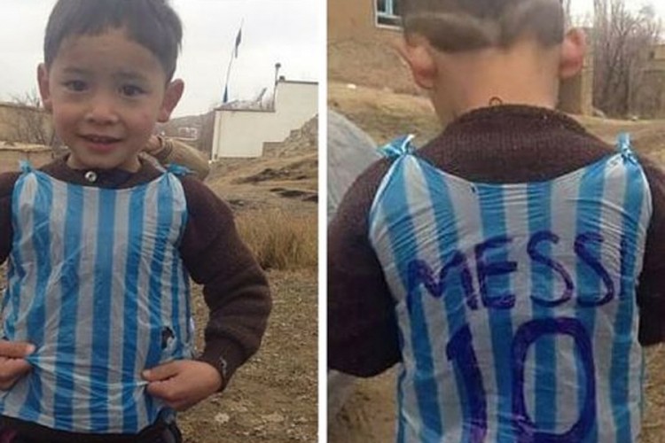 Dječaku sa "dresom od kese" život postao pakao nakon što je upoznao Mesija