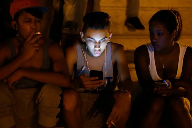 Kubanci dobili Internet na mobilnim telefonima