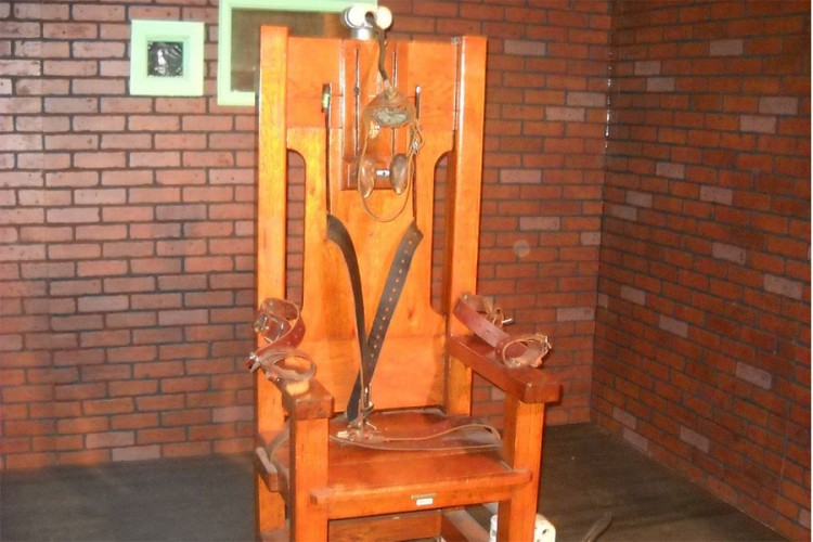 Osuđenik sam izabrao električnu stolicu