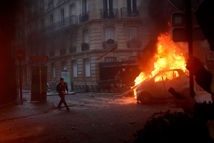 Oklopna vozila širom Pariza, očekuju se nasilni protesti