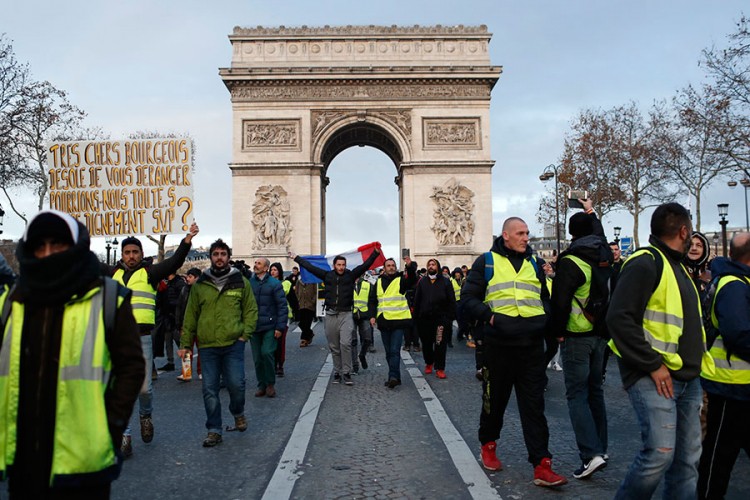 Ko je prvi izvadio "žuti prsluk" i pokrenuo protest u Francuskoj