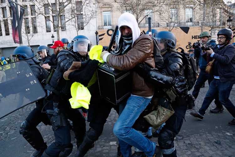 U Parizu od jutros uhapšeno 320 ljudi