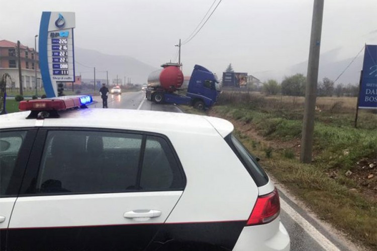 Sudar automobila i cisterne u Mostaru, jedna osoba poginula