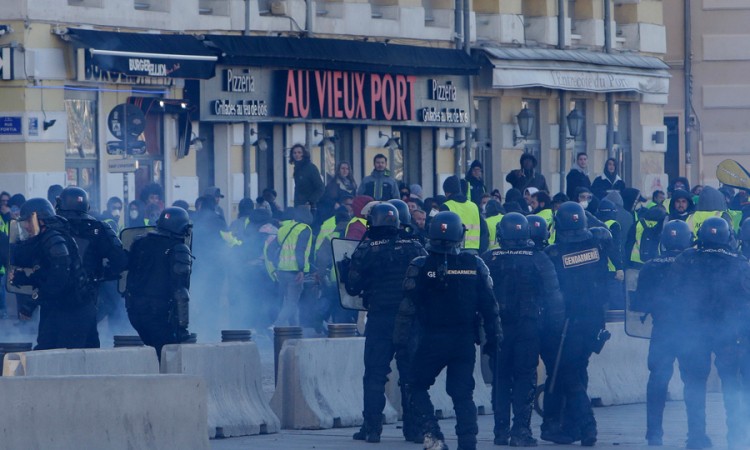 Stravične scene sa protesta u Francuskoj (UZNEMIRUJUĆE)
