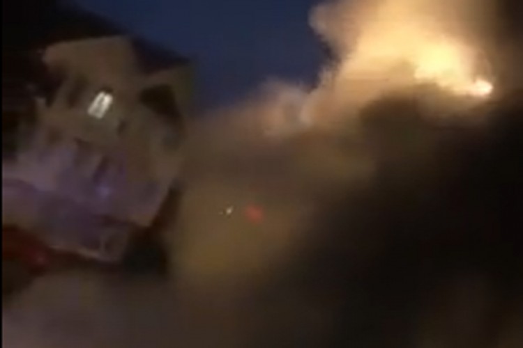 Migranti zapalili vatru, oštećena dva automobila na Dobrinji