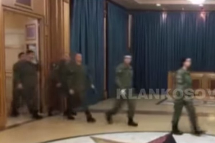 Vojnici "umarširali" u Skupštinu nakon formiranja OS Kosova