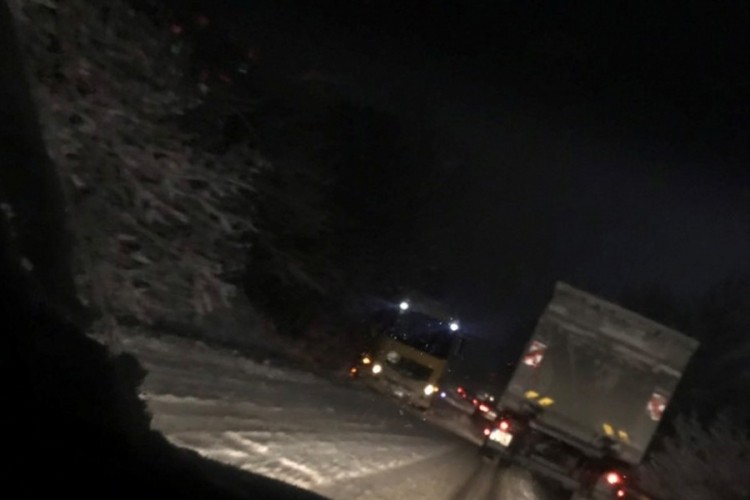 Kolaps pred Bijeljinom, snijeg blokirao više od 20 kamiona