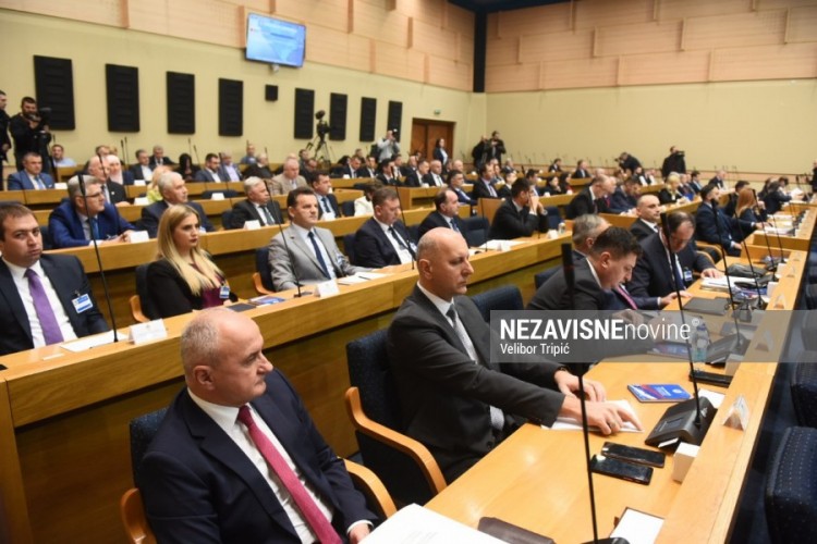 Poslanici "češljaju" ekspoze mandatara, uskoro glasanje o novoj Vladi Srpske