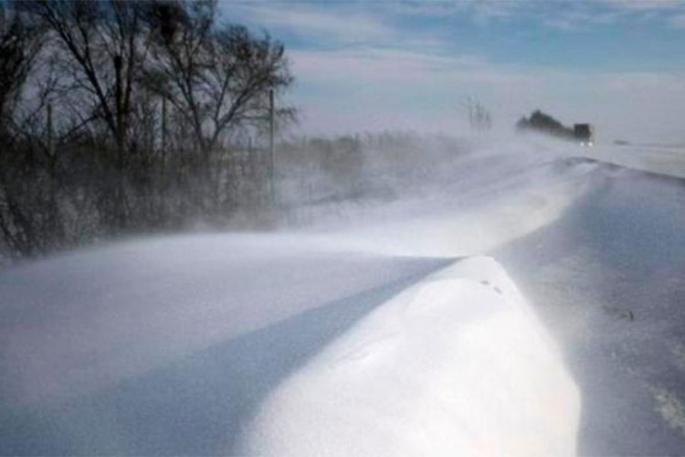 Snježni nanosi zaustavili saobraćaj na pravcu Tomislavgrad-Posušje