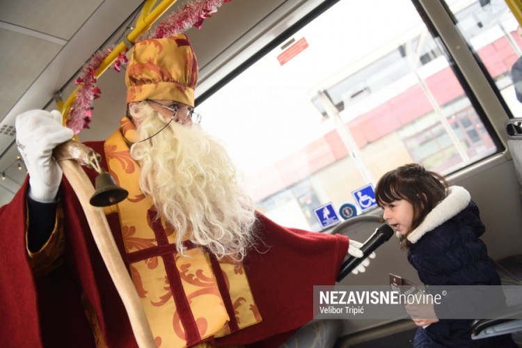Sveti Nikola dijelio poklone putnicima u Banjaluci
