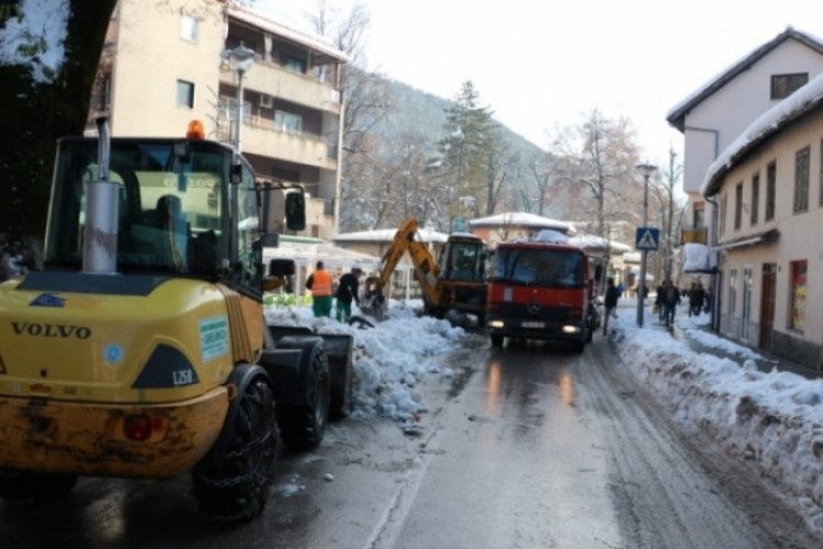 Snijeg obustavio nastavu u Jablanici i Konjicu