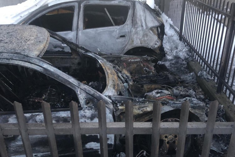 Podmetnut požar na dva automobila na Ilidži