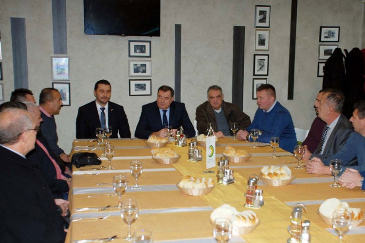Počeo sastanak Dodika sa odbornicima SNSD-a u Rudom