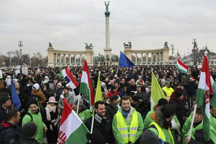 Hiljade Mađara protestuje na ulicama Budimpešte