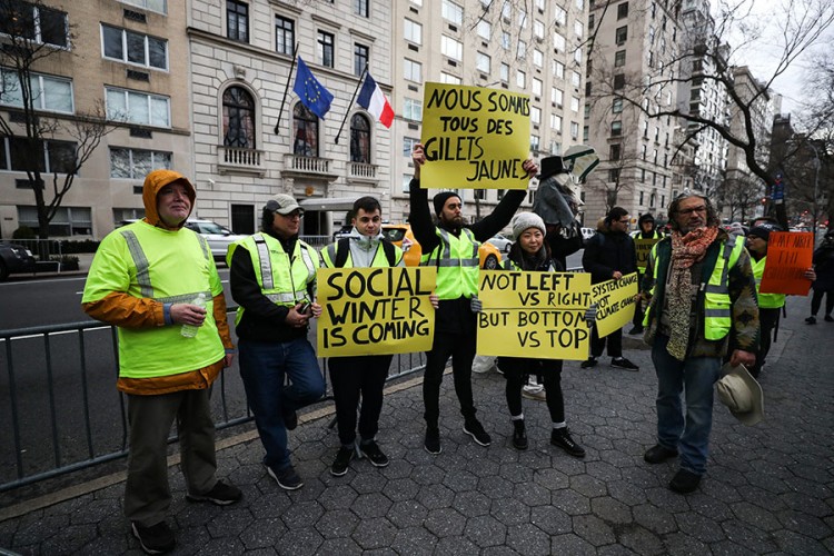 U Njujorku održan protest žutih prsluka