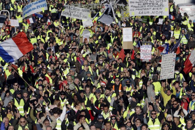 Oko 43.000 ljudi ostalo bez posla zbog protesta "žutih prsluka"