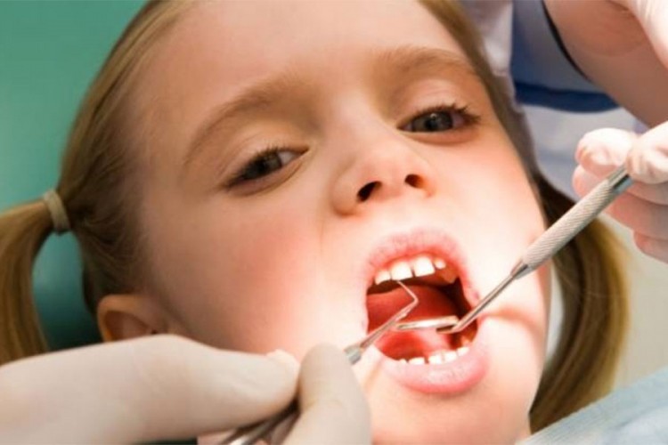 Pasivno pušenje djeci kvari zube