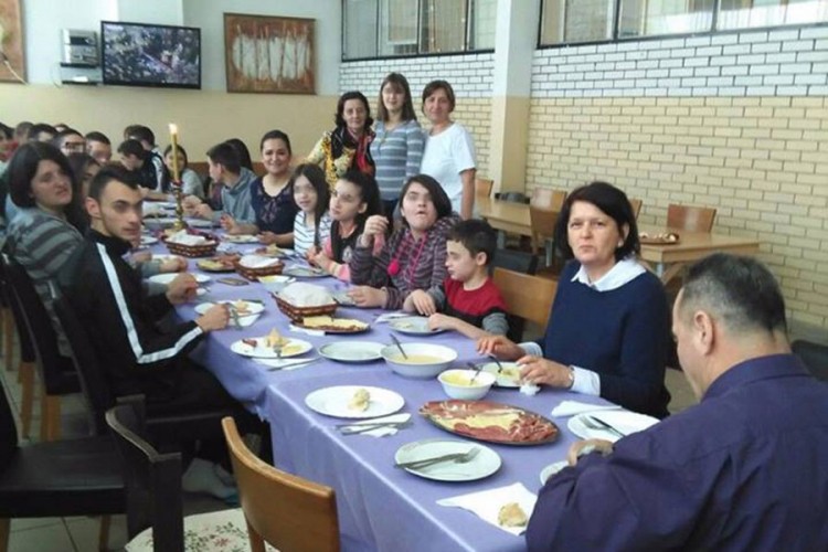 Praznična atmosfera u Domu "Rada Vranješević": Najveća porodica zajedno za Novu godinu