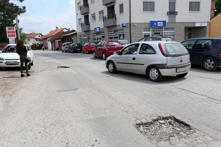 Haotično stanje saobraćajnica u Srpskoj, putevi stari više od 40 godina