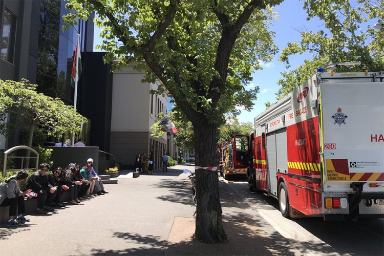 Evakuisani konzulati u Melburnu i Kanberi