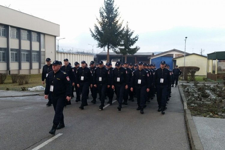 Policija KPZ Banjaluka u svečanom defileu