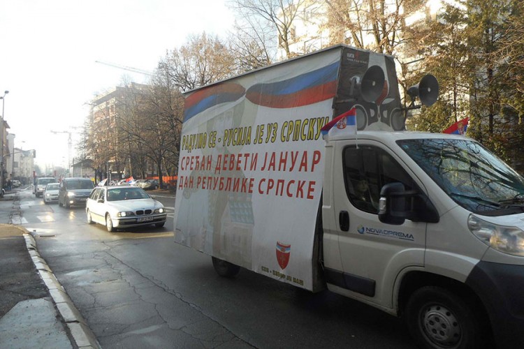 Kolona vozila sa zastavama Srpske prošla ulicama Banjaluke
