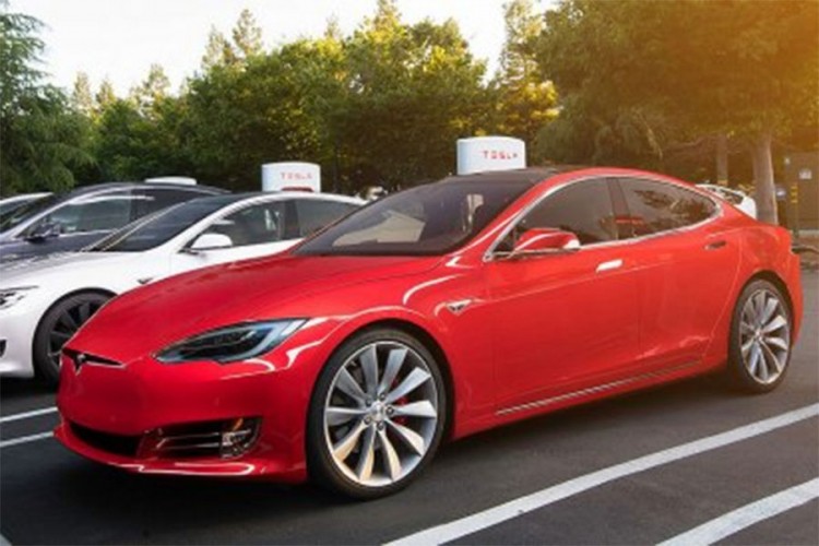 Tesla ispred Chryslera, Cadillaca, Mitsubishija