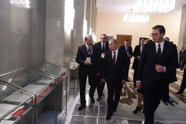 Misterija aktovke koju nosi Putinov tjelohranitelj
