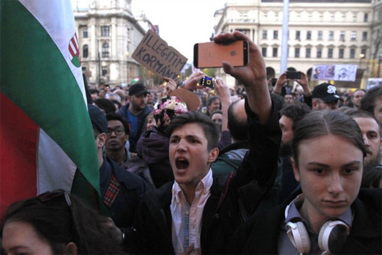 Hiljade ljudi na ulicama Budimpešte: "Dosta nam je"