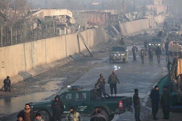 Više od 120 mrtvih u napadu talibana na vojni kompleks