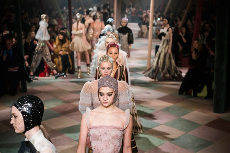 Modna kuća "Dior": Čarobni spoj mode i cirkusa