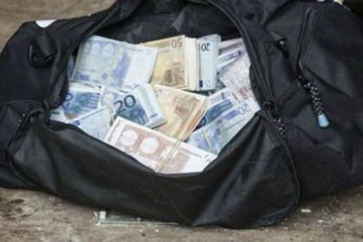 Prijedorčanin osumnjičen za krađu torbe sa oko 11.000 KM